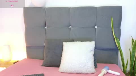 Snapshot of miamackleyn_ chatting on 04.24.26 MIA online show from 04.24.26