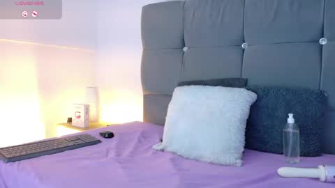 Snapshot of miamackleyn_ chatting on 04.30.26 MIA online show from 04.30.26