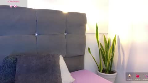 Snapshot of miamackleyn_ chatting on 05.16.26 MIA online show from 05.16.26
