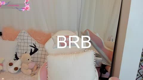 Snapshot of miamaiha chatting on 11.16.25 mia 600am-1000am Colombia time online show from 11.16.25