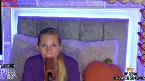 Mia online show from 11.14.25