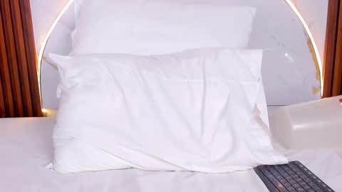 Mia  online show from 11.27.25