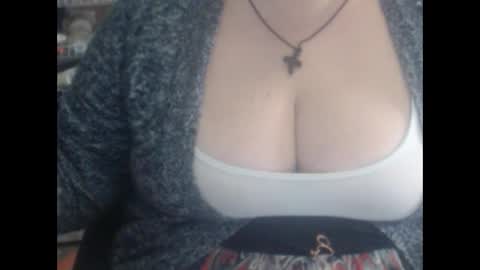 Snapshot of miamimistress chatting on 02.19.25 maya online show from 02.19.25