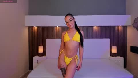 MiaMonroe online show from 09.20.25