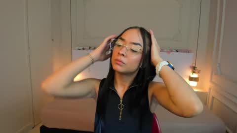 MiaMonroe online show from 09.27.25