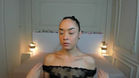 MiaMonroe online show from 09.28.25