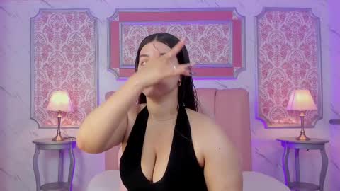 Mia   -5 7001400 Follow  online show from 03.05.25