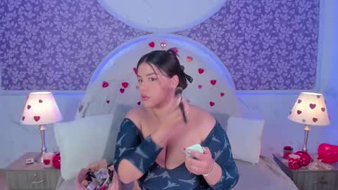 Mia   -5 7001400 Follow  online show from 02.20.26