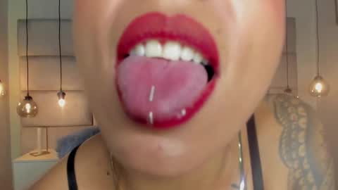 Mia Morgann online show from 01.02.25