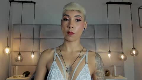 Mia Morgann online show from 02.05.25