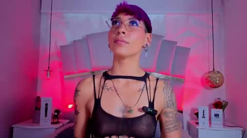 Mia Morgann online show from 09.15.25