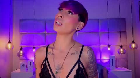 Mia Morgann online show from 09.17.25