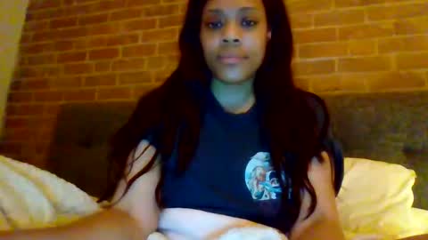 Snapshot of miamuffin8 chatting on 10.20.25 MiaMuffn online show from 10.20.25