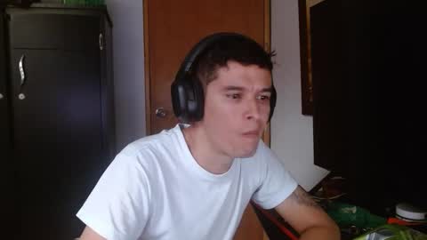 Snapshot of miaou_miaou chatting on 02.13.25 miaou_miaou online show from 02.13.25