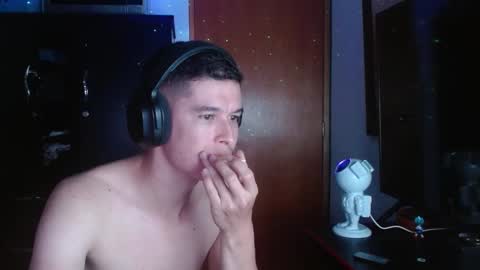 Snapshot of miaou_miaou chatting on 02.18.25 miaou_miaou online show from 02.18.25