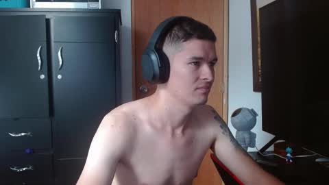 Snapshot of miaou_miaou chatting on 02.18.25 miaou_miaou online show from 02.18.25