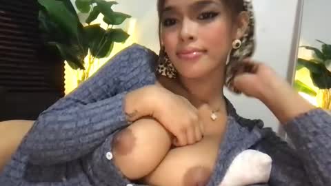 Mia online show from 09.17.25