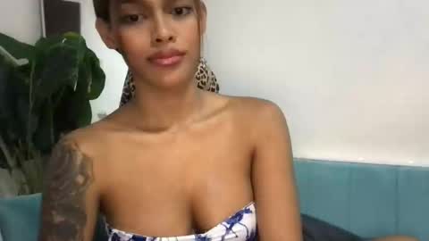 Mia online show from 09.22.25