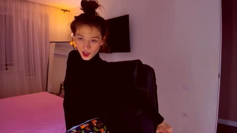 Mia online show from 12.03.25