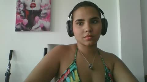 Snapshot of miapeyton chatting on 09.11.25 Mia Peyton online show from 09.11.25