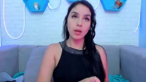 Mia Quevedo online show from 01.18.25