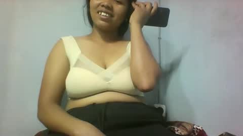 Snapshot of miarii chatting on 10.20.25 miarii online show from 10.20.25