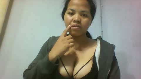 Snapshot of miarii chatting on 10.28.25 miarii online show from 10.28.25