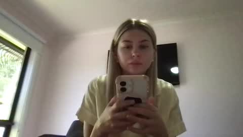 mia online show from 12.12.24