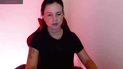 miarobinn_ online show from 10.08.25