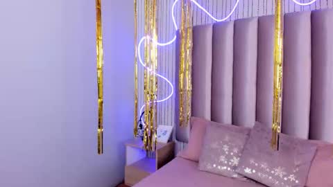 Alejandra  online show from 10.25.25