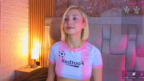Snapshot of miaroldan chatting on 06.25.26 miaroldan online show from 06.25.26