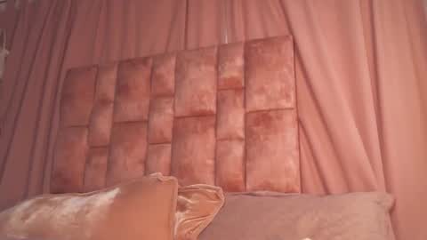 miasaandovaal 22 online show from 12.01.25