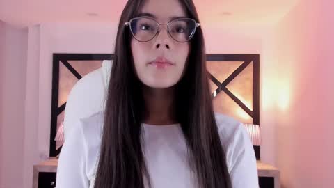 Snapshot of miasilverr chatting on 03.03.25 Mia online show from 03.03.25