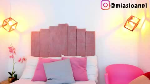 Mia  online show from 03.26.26