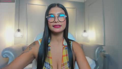 Snapshot of miasmit_ chatting on 03.04.26 Mia online show from 03.04.26