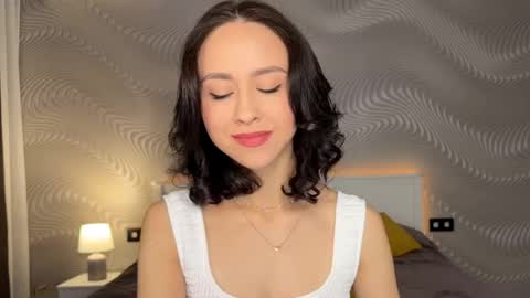 Snapshot of miasweetashoney chatting on 05.18.26 Mia online show from 05.18.26