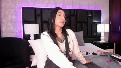 Snapshot of miasweetth chatting on 12.27.24 Mia Sweetth online show from 12.27.24