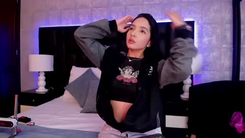 Snapshot of miasweetth chatting on 01.22.25 Mia Sweetth online show from 01.22.25