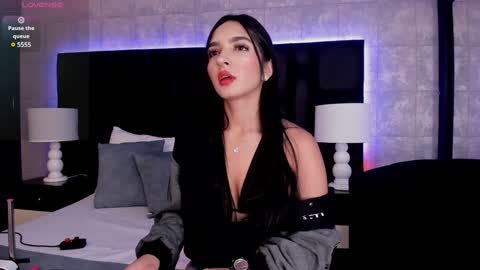 Snapshot of miasweetth chatting on 01.28.25 Mia Sweetth online show from 01.28.25