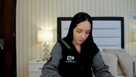 Snapshot of miasweetth chatting on 02.01.25 Mia Sweetth online show from 02.01.25