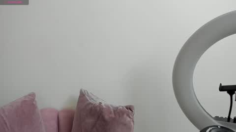 Mia Villalobos online show from 12.19.24