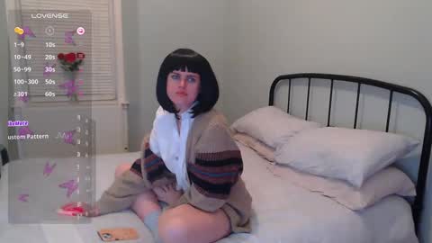 Mia  online show from 01.28.25