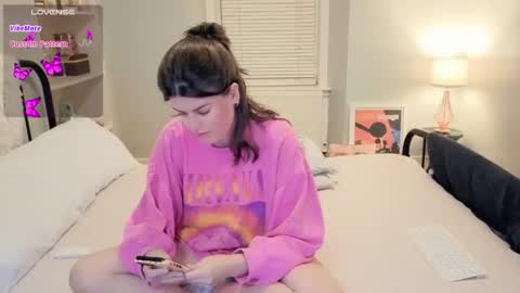 Mia  online show from 10.23.25