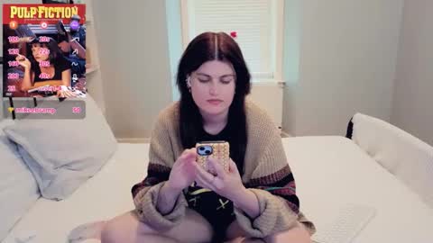 Snapshot of miawallace__ chatting on 06.01.26 Mia online show from 06.01.26