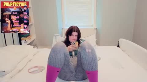Snapshot of miawallace__ chatting on 06.10.26 Mia online show from 06.10.26