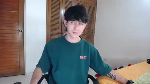Snapshot of michaeel_blue chatting on 06.11.26 Michael online show from 06.11.26