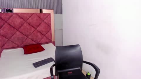 Snapshot of michael_hill1 chatting on 09.10.25 MICHAEL online show from 09.10.25