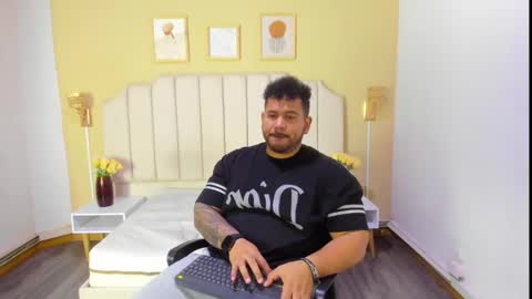 Snapshot of michael_hill1 chatting on 10.01.25 MICHAEL online show from 10.01.25