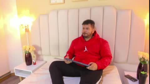 Snapshot of michael_hill1 chatting on 10.03.25 MICHAEL online show from 10.03.25