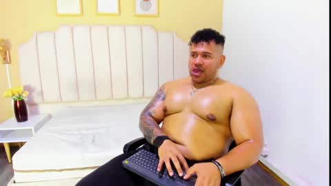 Snapshot of michael_hill1 chatting on 10.06.25 MICHAEL online show from 10.06.25